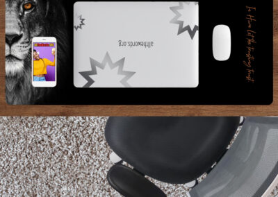 striking black desk mat featuring a powerful lion portrait and the words of the Báb